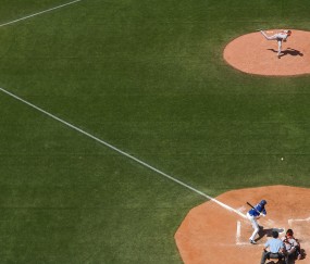 开云体育平台APP-F1新赛季揭幕战之夜，小贾伦防守端锁死对手，速度与禁锢的交响