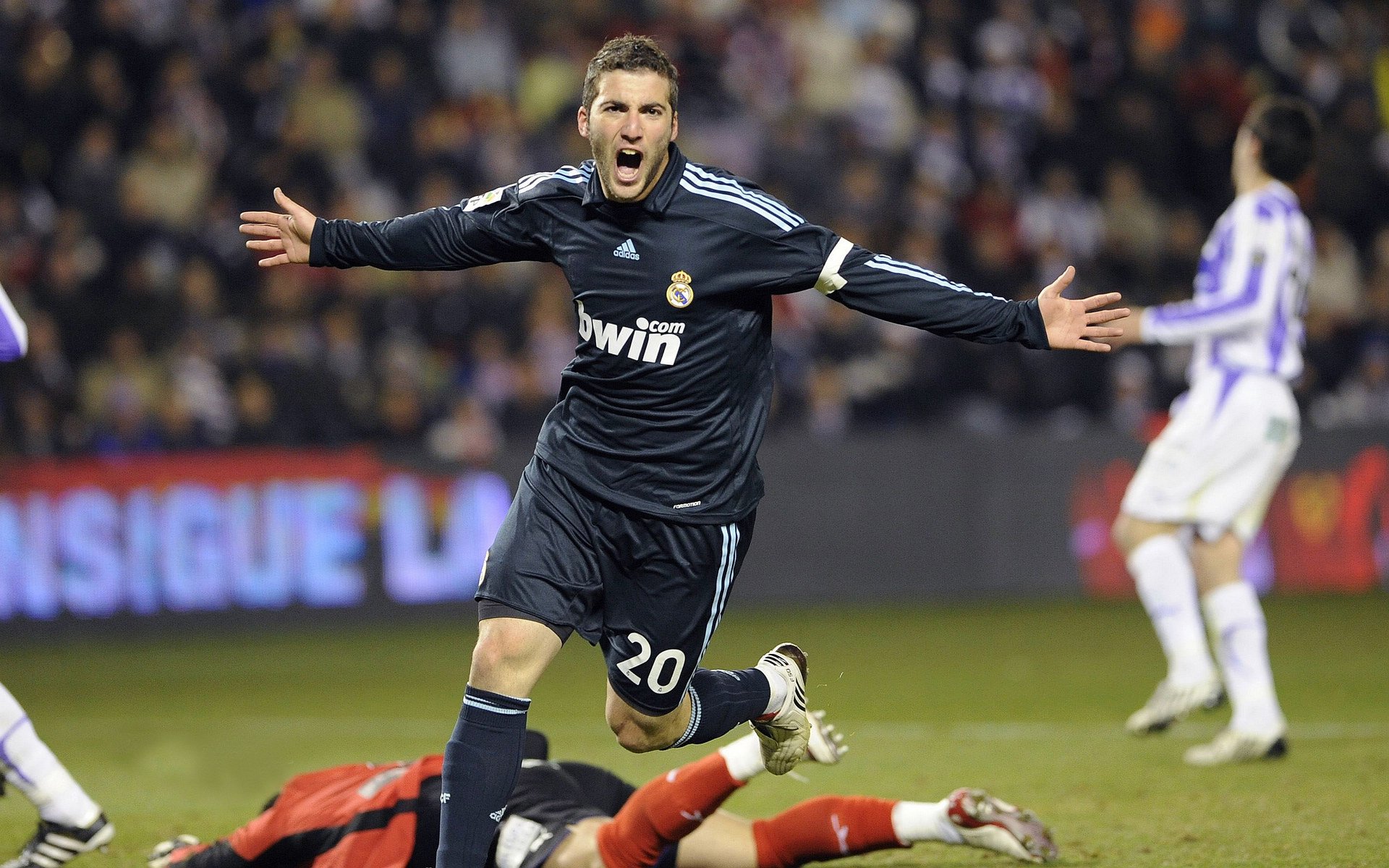 奇才收割国王，戈贝尔成为关键先生，当钝器敲碎王冠